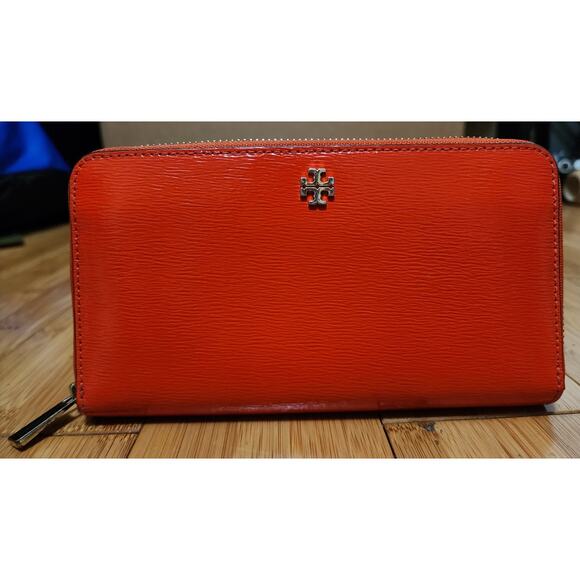 Tory Burch Robinson Zip Around Continental Travel Wallet Patent Leather Orange - Picture 1 of 8
